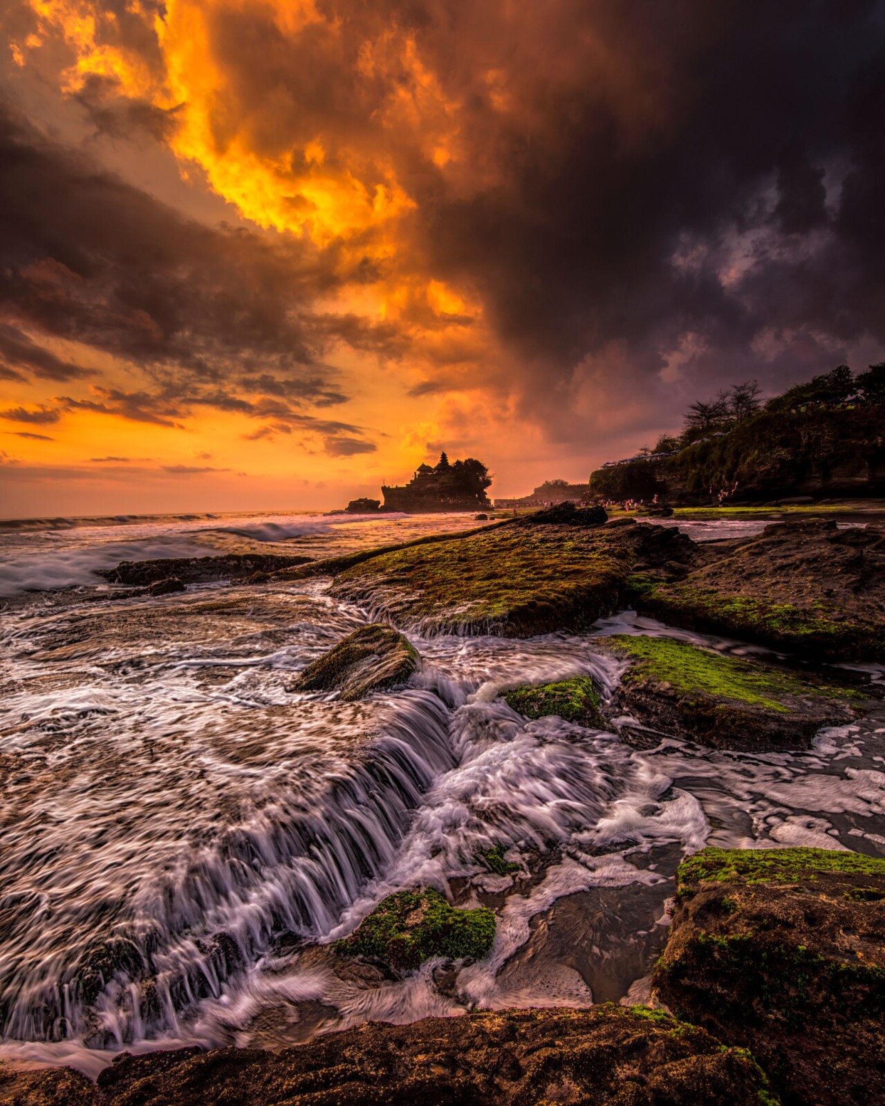Temples Iconiques et Coucher de Soleil